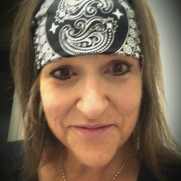 Meet your Posher, Christine - Picture 2 of 8